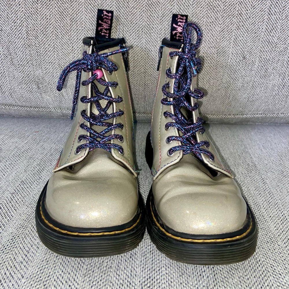 ✨ Dr. Martens Silver Metallic Boots- Kids ✨